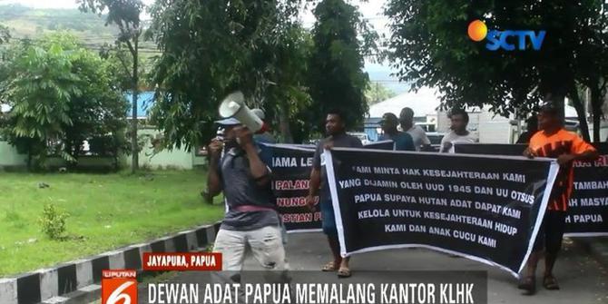Warga Papua Blokade Kantor Kementerian LHK Tuntut Regulasi Hutan Adat