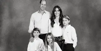 Foto keluarga Kate Middleton dan Pangeran William untuk kartu Natal 2024. (dok. Instagram @princeandprincessofwales/https://www.instagram.com/p/C0pf0IXNv15/Dinny Mutiah)