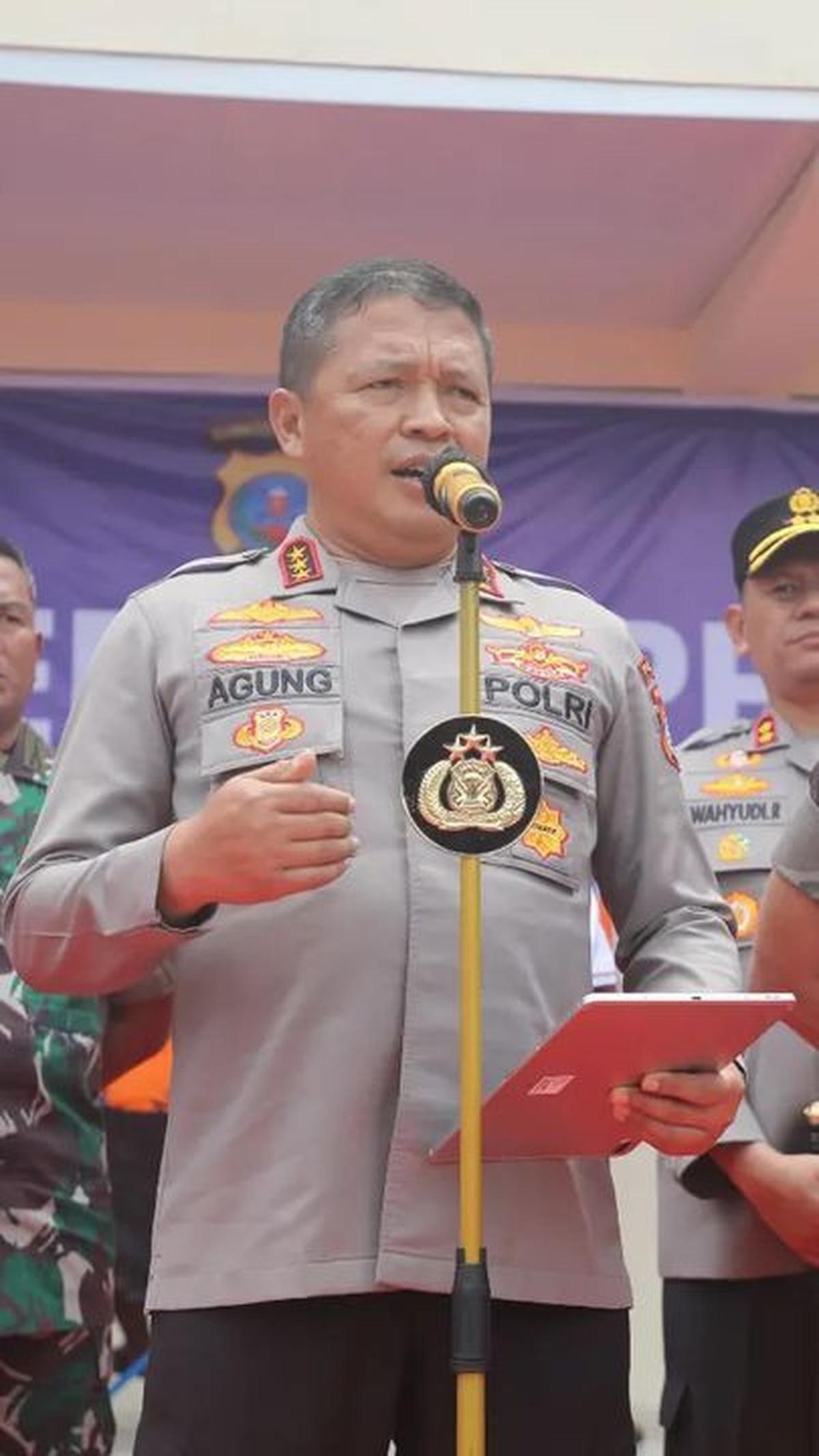 Untuk menutupi wajah dan badan, kedua pelaku mengenakan sebo atau penutup kepala dan selimut ketika beraksi.<br>