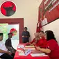 Agus Setyawan mengembalikan berkas pendaftaran bakal calon wakil bupati  ke kantor DPC Partai Demokrasi Indonesia Perjuangan (PDIP) Temanggung. (Istimewa)