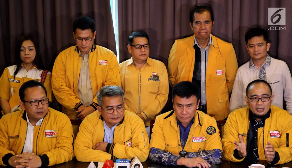 Suasana saat Hanura 'Ambhara' memberi keterangan pers di Jakarta, Jumat (26/1). Hanura 'Ambhara' meminta Hanura 'Manhattan' kembali mengangkat Sarifuddin Sudding sebagai Sekjen dan OSO Ketua Umum DPP Hanura. (Liputan6.com/JohanTallo)