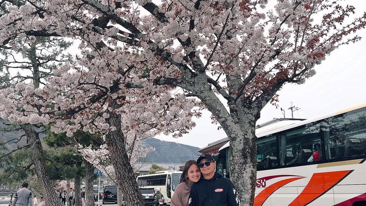 Potret Bahagia Wendy Cagur Liburan ke Jepang, Ajak Anak Istri ke Kyoto