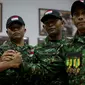 Kasad Jenderal TNI Gatot Nurmantyo berpose bersama  kontingen Petembak TNI AD, Jakarta, Jumat (29/5/2015).  Kontingen petembak TNI AD meraih 30 medali emas di Australia Army Skill at Arms Meeting (AASAM) 2015. (Liputan6.com/Faizal Fanani)