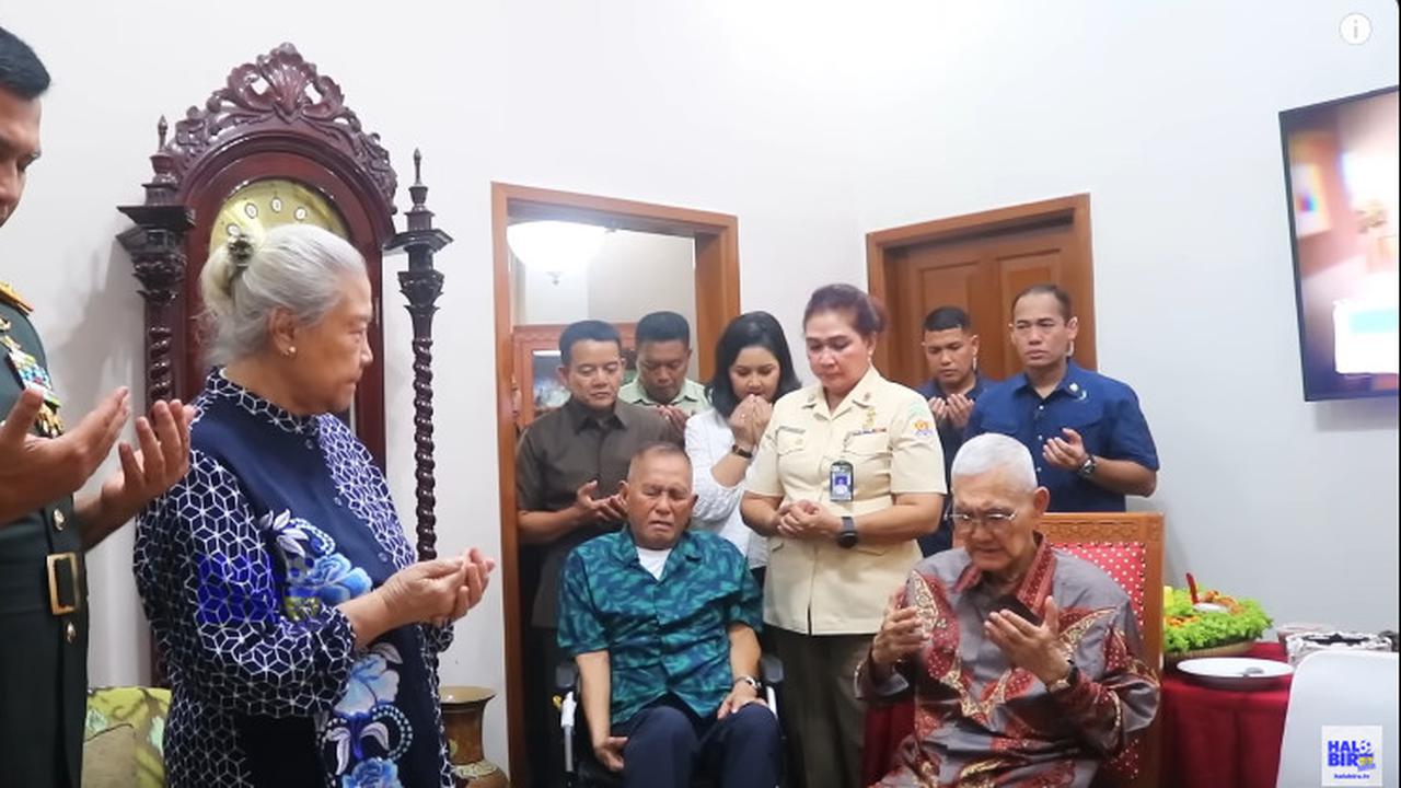 Bikin Merinding Eks Kasad Nangis, Jenderal Try Sutrisno Pimpin Doa buat Sang Anak Letjen TNI Kunto