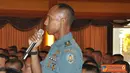 Citizen6, Surabaya: Interaksi Siswa Diktukpa dengan mengajukan pertanyaan terkait dengan pembekalan yang diberikan oleh Wakil Kepala Staf Angkatan Laut, Laksamana Madya TNI  Dr. Marsetio di Gedung Moeljadi, Bumimoro, Surabaya. (Pengirim: Penkobangdikal).