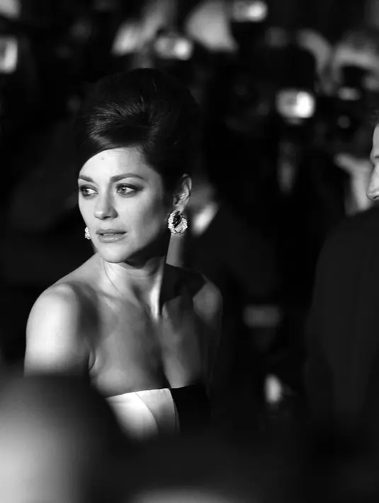 “Saya berharap semoga Angelina dan Brad, yang sangat saya hargai, dapat menemukan jalan keluar dan baik-baik saja mengahadapi kejadian yang menimpa kalian ini”, tulis wanita berusia 40 Tahun ini. (AFP/Bintang.com)  