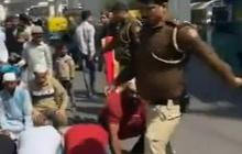 Sosok Manoj Kumar Tomar, Polisi India Arogan Tendang Umat Islam Sedang Salat Jumat