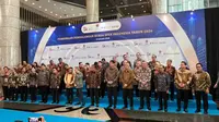 Seremoni pembukaan perdagangan saham di Bursa Efek Indonesia (BEI) Jakarta pada Jumat (2/1/2026), yang dihadiri sejumlah pejabat negara termasuk Menteri Keuangan Purbaya Yudhi Sadewa. (Liputan6.com/Gagas)