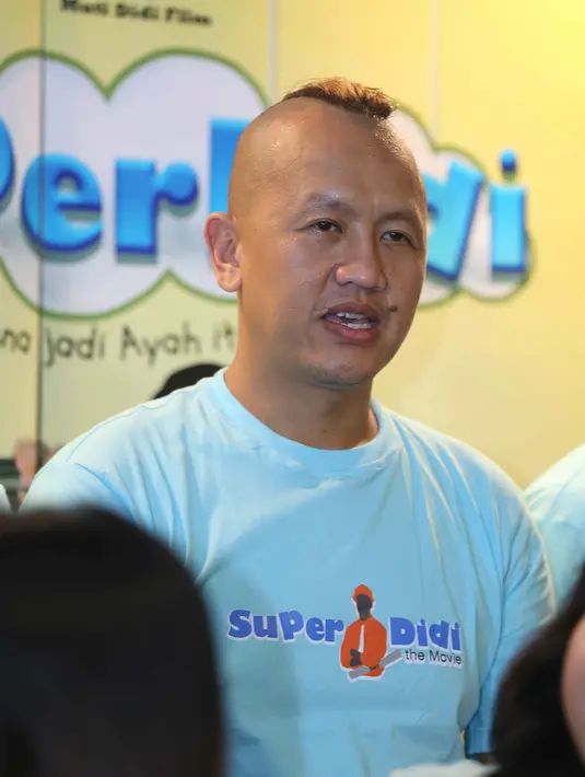 Sandy melihat akting Vino sebagai laki-laki yang sangat Super Didi. Sebagai seorang ayah, ia bisa merasakan seperti yang diperankan oleh Vino yang merawat kedua anaknya. (Nurwahyunan/Bintang.com)