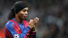 Ronaldinho - Ronaldinho merupakan pemain legenda Barcelona, pemain asal Brasil ini menggunakan nomor punggung 10 pada tahun 2003-2008. (AFP/Andrew Yates)