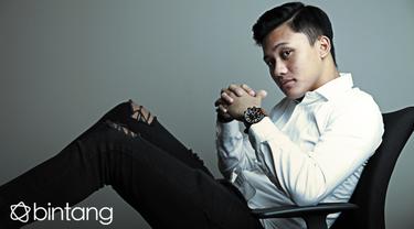 Rizky Febian Resmi Rilis Single Kedua Penantian Berharga News Entertainment Fimela Com Dahulu kita terbiasa selalu menunggu terus menunggu berharap datang seseorang untuk melengkapi kisah hidup ini. rizky febian resmi rilis single kedua