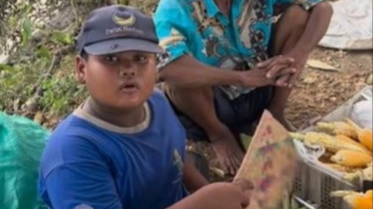 Bocil Penjual Jagung Bakar Bercita-cita jadi Kiai & Bangun Musala, Akun Partai NasDem Malah Ramai Ditandai