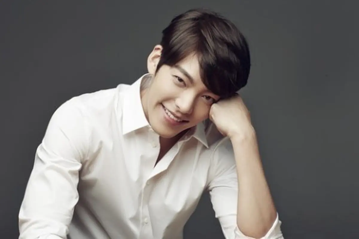 Film terbaru Kim Woo Bin betajuk Twenty dikabarkan laris manis akibat disrebu penggemar.