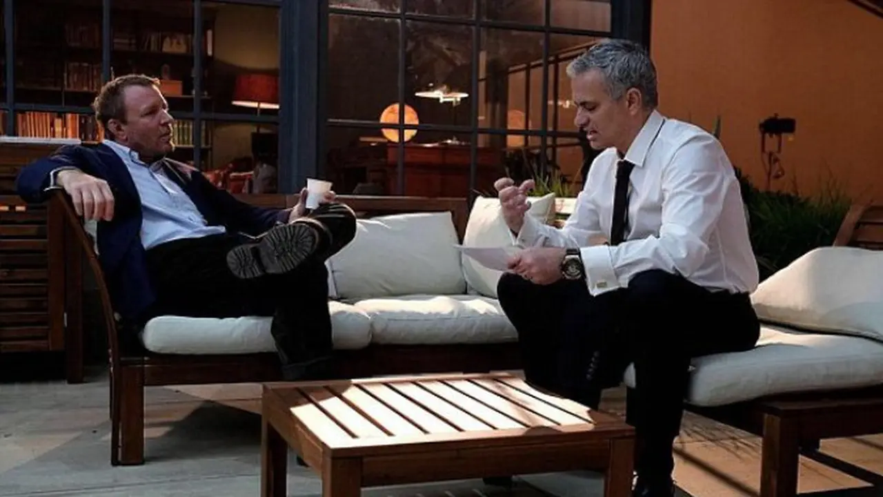 Sutradara Hollywood Guy Ritchie dengan Jose Mourinho