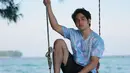 Berperan sebagai Asta, banyak yang menantikan akting Fadi Alaydrus di web series My Nerd Girl 2. Sebelum bintangi web series My Nerd Girl 2, aktor kelahiran 5 April 1996 ini pernah bintangi web series Teluk Alaska bareng Syifa Hadju. Menilik dari kolom komentar unggahannya, sepertinya aktor berusia 27 tahun ini akan punya banyak scene bareng Sandrinna Michelle. (Liputan6.com/IG/@fadialaydrus)