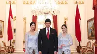 Agus Yudhoyono dilantik Jokowi jadi Menteri Agraria dan Tata Ruang/ Kepala Badan Pertanahan Nasional di Istana Negara. Annisa Pohan setia mendampingi. (Foto: Dok. Instagram @agusyudhoyono)