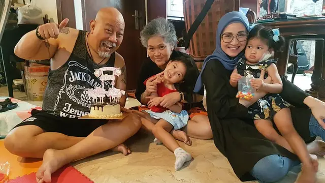 [Bintang] Indro Warkop dan Istri