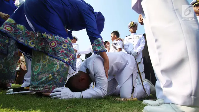Moment Mengharukan dan Sujud Syukur Warnai Pelantikan Perwira Remaja 