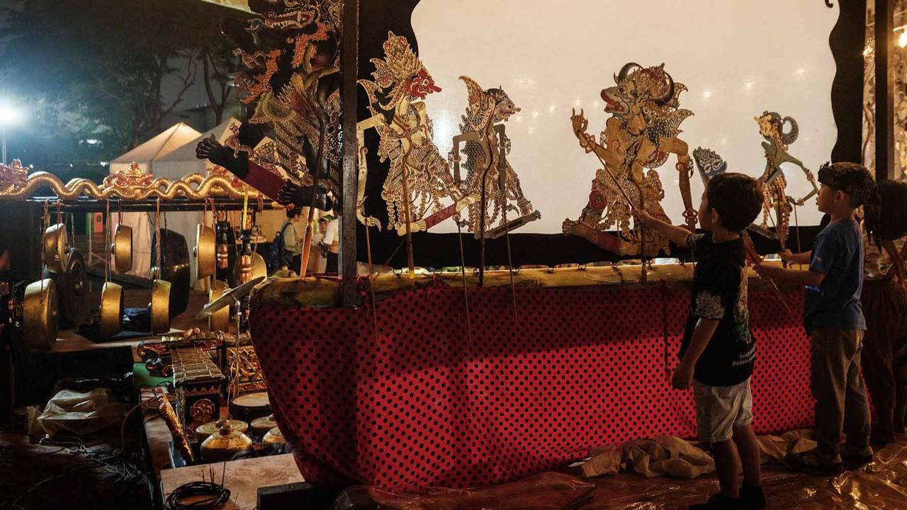 Perbedaan Wayang Jawa dan India, Proses Adaptasi dan Akulturasi Budaya