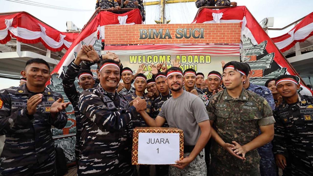 FOTO: Serunya Taruna AAL Rayakan 17 Agustusan di Tengah Laut