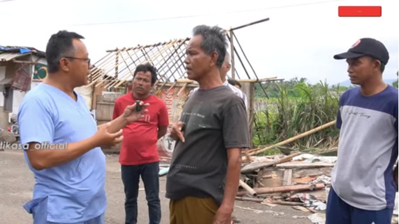 Bantu Rapikan Gubuk-Gubuk Warga Kolong Tak Layak Huni, Relawan ini Malah Dituding Cari Keuntungan