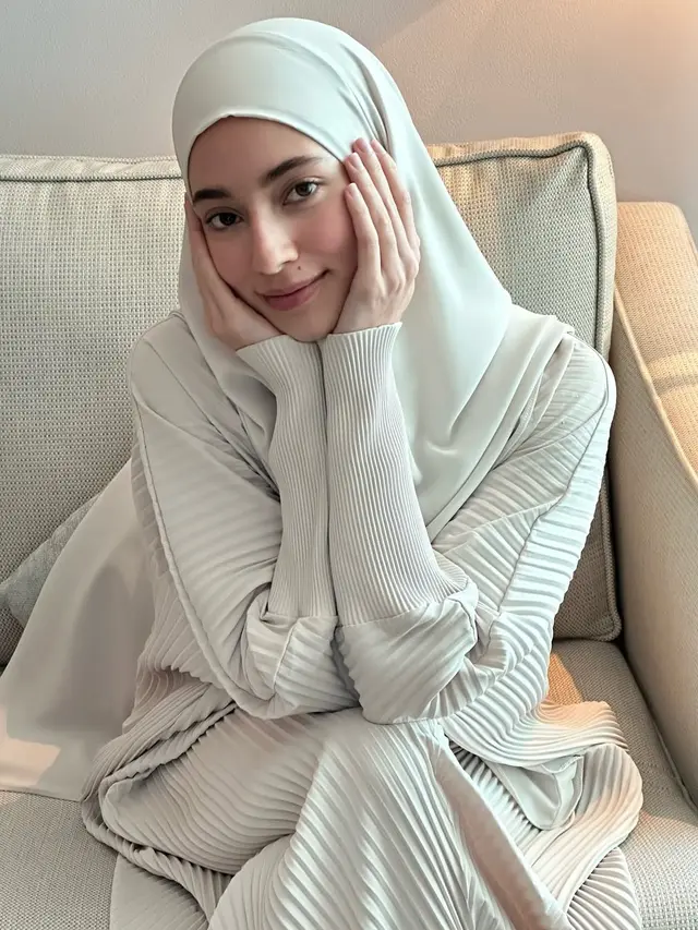 5 Potret Ameera Khan Pacar Jefri Nichol saat Tampil Berhijab, Pesona Kecantikan Alami (credit: instagram/littlemisskhan).