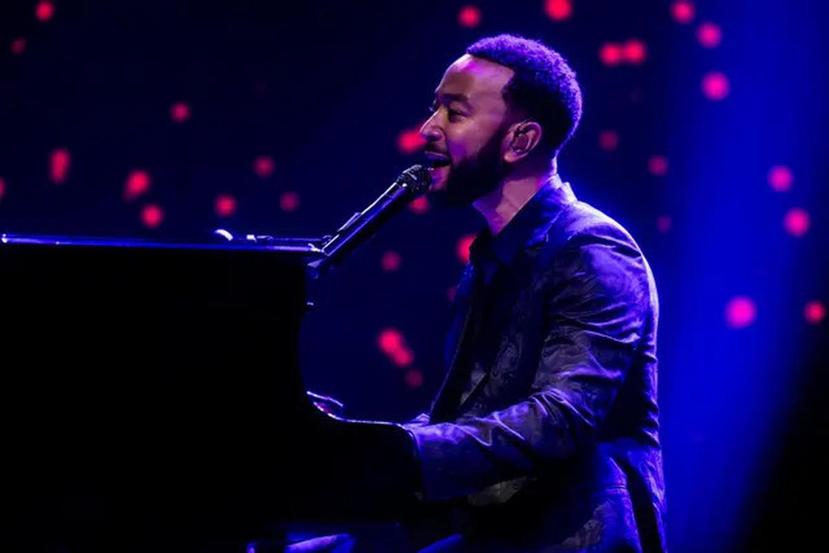 Datang ke Konser John Legend di Sentul, Anies Baswedan DikerubungiPenonton