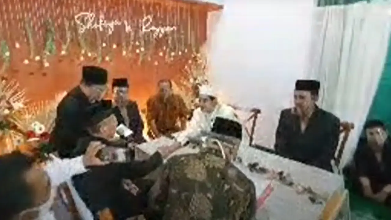 Resmi Menikah, Ini 7 Momen Akad Nikah Royyan Dzakiy Ketua BEM ITB - Hot ...