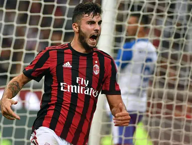 Bomber muda AC Milan, Patrick Cutrone, tampil gemilang dan mampu mencuri perhatian saat melakoni laga turnamen pramusim International Champions Cup (ICC) 2017 dan laga kualifikasi Liga Europa. (AP/Daniel Dal Zennaro)