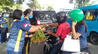 Aksi anggota Kowal yang didukung Pegawai Negeri Sipil (PNS) putri di lingkungan Lantamal VIII Manado itu mendapat apresiasi warga.