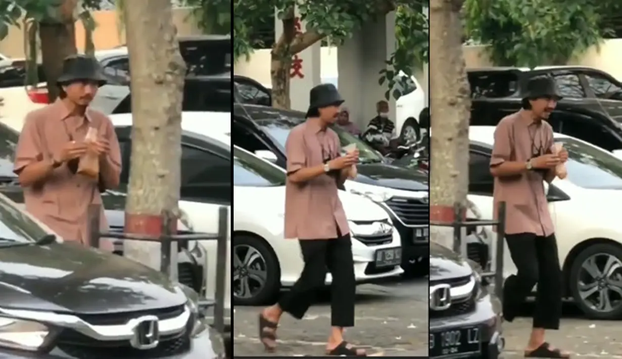 Sebelumnya sempat viral santai makan cilok langsung dari bungkus plastik. Duta tampak santai jajan cilok di pinggir jalan. Duta tampak santai mengenakan baju krem celana hitam berjalan di antara parkiran mobil. Video tersebut diunggah  akun @masmamsm. [Instagram/tante.rempong.official]