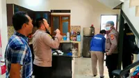 Satu keluarga ditemukan bersimbah darah di Sindangkarsa RT3/8, Sukamaju baru, Tapos, Kota Depok pada Kamis, (10/8/2023). (Dicky Agung Prihanto).