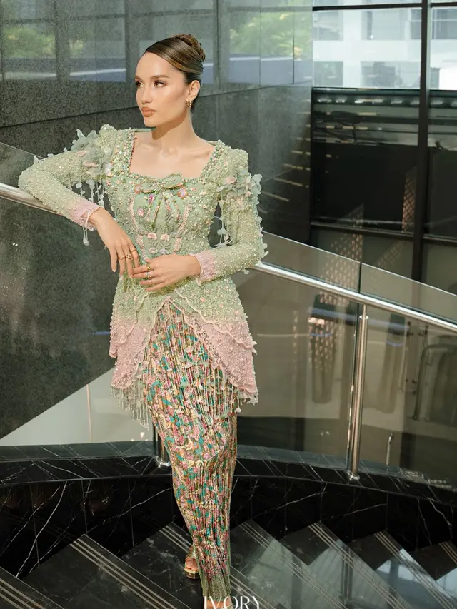 Cinta Laura Tampil Anggun kenakan Kebaya. Dok.  Ivory Studio