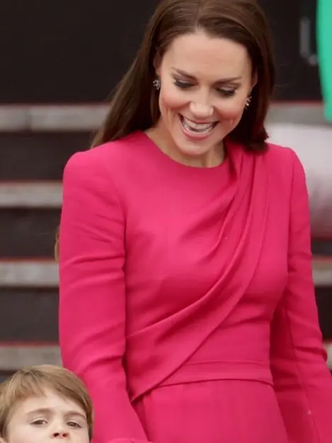 Kate Middleton Tampil Anggun Bergaya dalam Gaun Stella McCartney Siratkan Tema Mode Berkelanjutan Fashion Fimela