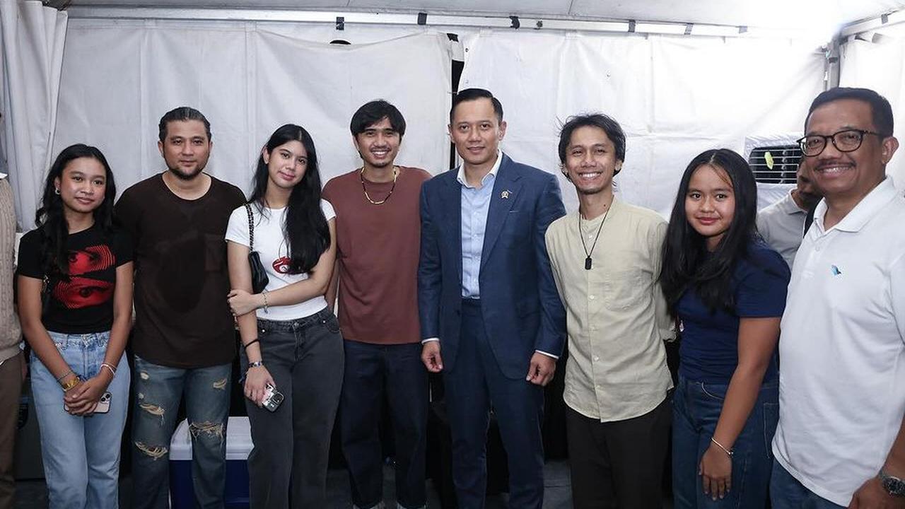 Menteri AHY Ajak Sang Putri Nonton Konser Sheila On 7, Penampilan Simpel Aira Bikin Salfok