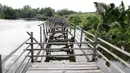 Jembatan penghubung di Suaka Marga Satwa Muara Angke (SMMA) Balai Konservasi SDA DKI Jakarta, (18/3). Setelah 60 sebagai cagar alam, pada tahun 1998 Pemerintah mengubah menjadi suaka margasatwa. (Liputan6.com/Gempur  M Surya)