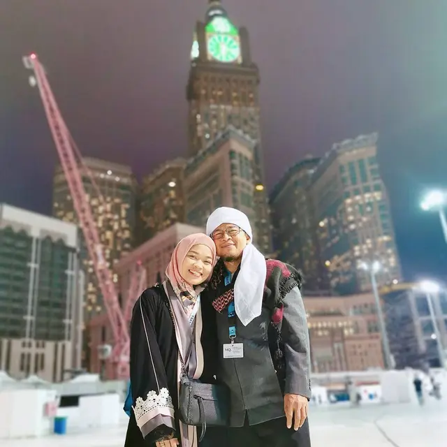 6 Potret Kebersamaan Aa Gym dan Putri Sulungnya, Penuh Kehangatan