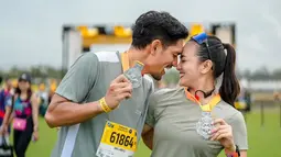 Potret kebersamaan Ririn dan Ibnu di marathon ini pun menuai banyak pujian dari netizen. Banyak yang merasa terinspirasi oleh pasangan ini, yang tak hanya kompak dalam kehidupan sehari-hari, tetapi juga dalam hal-hal yang menantang seperti marathon. Mereka menunjukkan bahwa kebersamaan dan dukungan satu sama lain adalah kunci untuk menghadapi segala tantangan, baik besar maupun kecil. (Liputan6.com/IG/@ririnekawati)