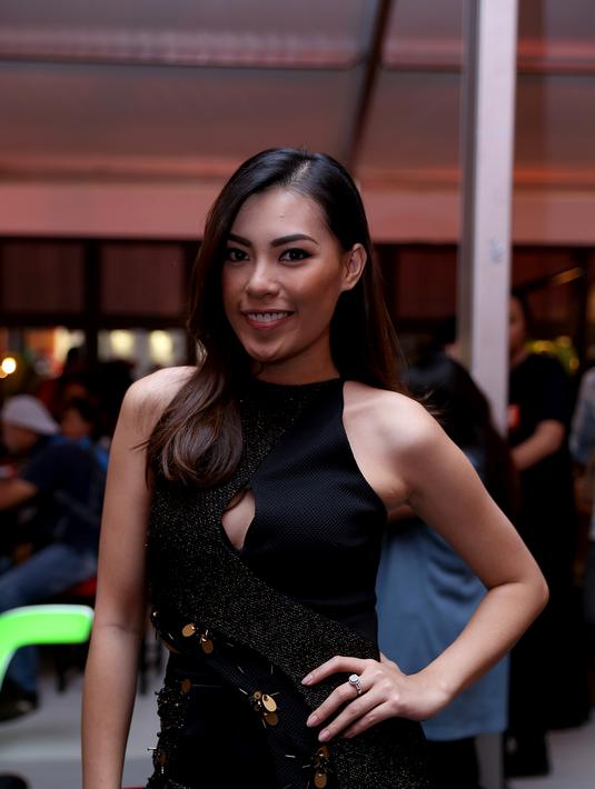 Saat hadir di Jakarta Fashion Week, Viviane menceritakan tentang kedekatannya dengan Sammy. (Andi Masela/Bintang.com)