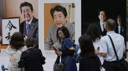 Jepang memperingati satu tahun kematian Abe yang tertembak saat memberikan pidato kampanye di luar ruangan. (AP Photo/Shuji Kajiyama)