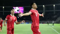 Selebrasi pemain Timnas Indonesia U-23, Ramadhan Sananta setelah mencetak gol ke gawang Chinese Taipei U-23 dalam pertandingan Grup K Kualifikasi Piala Asia U-23 2024 di Stadion Manahan, Solo, Sabtu (9/9/2023). (Bola.com/Arief Bagus)