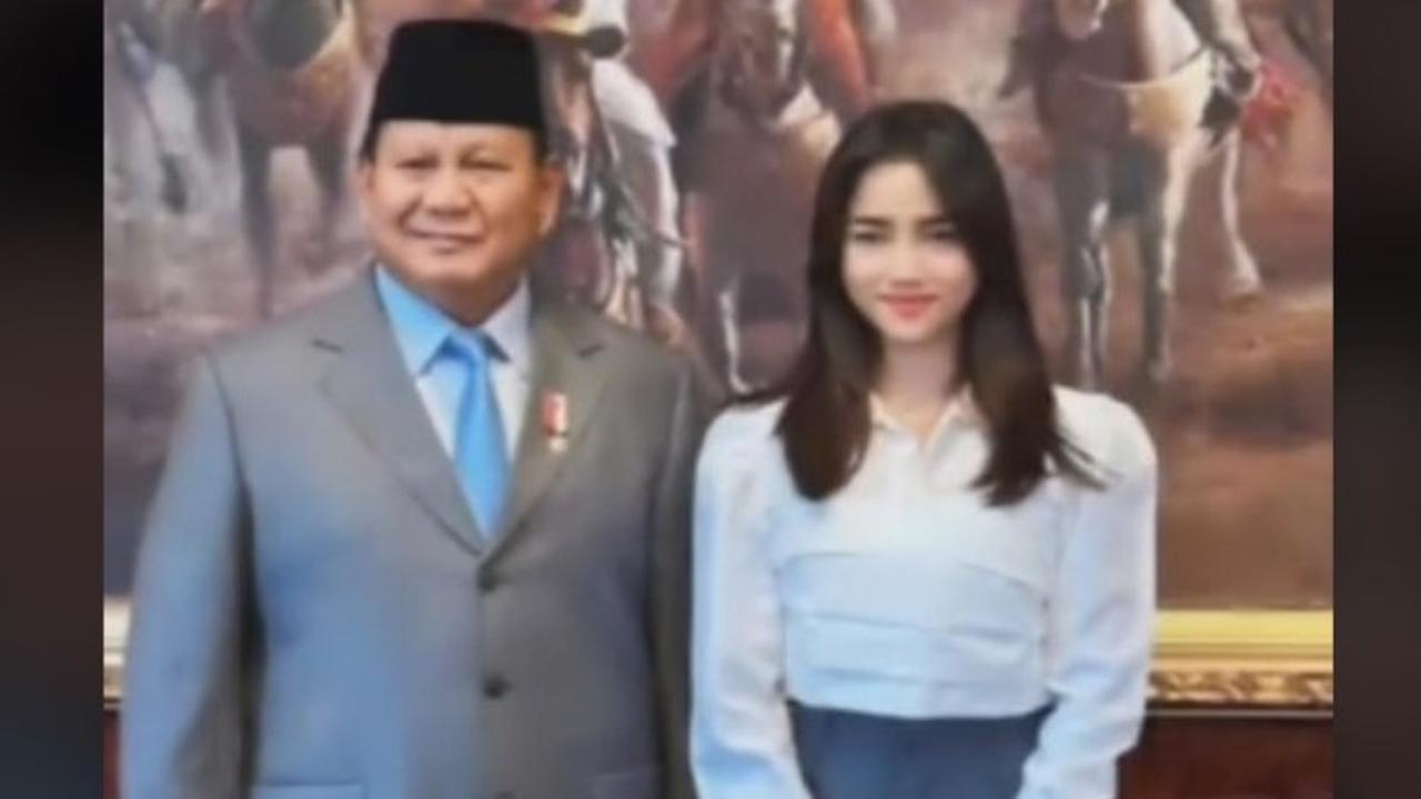 Fuji Pakai Kemeja Putih Saat Ketemu Prabowo Subianto, Warganet Penasaran Berapa Harganya