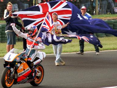 Mick Doohan mengikuti ajang balap Superbike pertama dan satu-satunya pada tahun 1988. Ia sukses menyabet tiga kemenangan dari empat balapan. Berkat prestasinya, ia direkrut oleh tim Honda pada tahun 1989. Pada tahun 1998 ia berhasil menjadi juara dunia di Moto GP. (Foto: AFP/John Morris)
