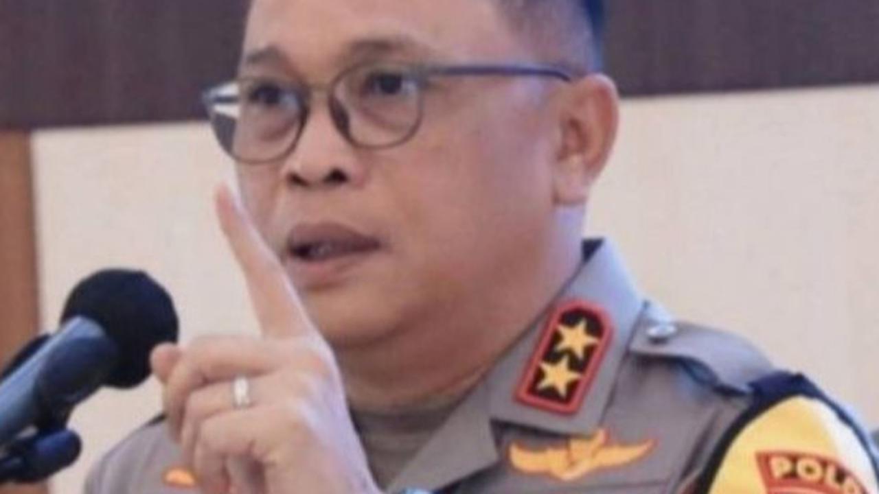 Irjen Pol Helmy Santika