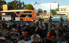 Belanja di Pasar Loak Jatinegara, Ada Aneka Sepatu Harga Ratusan Ribu tapi Kualitas Jutaan Rupiah