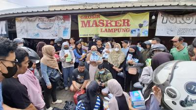 Lampung Terdampak Abu Anak Krakatau Parah, Masker Langka Diborong Warga