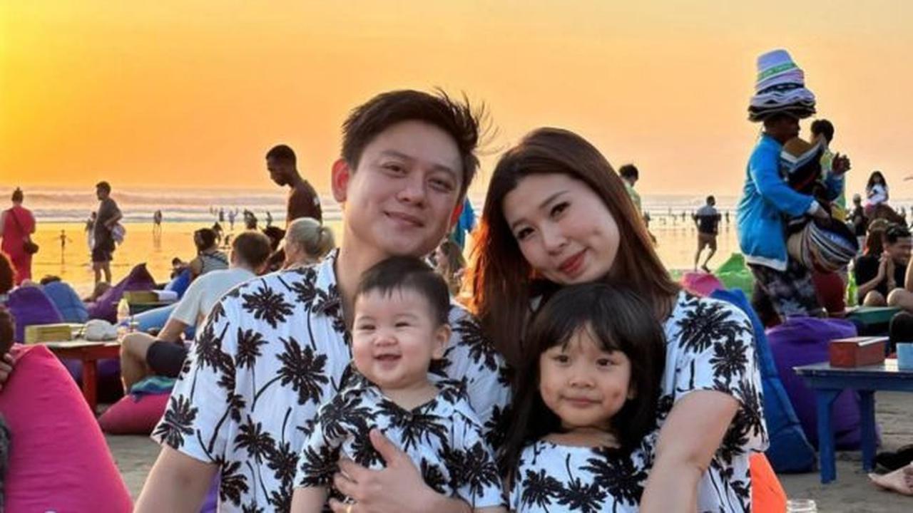 Potret harmonis Bobon Santoso dan keluarga. (credit:instagram.com/bobonsantoso/cherylruan)