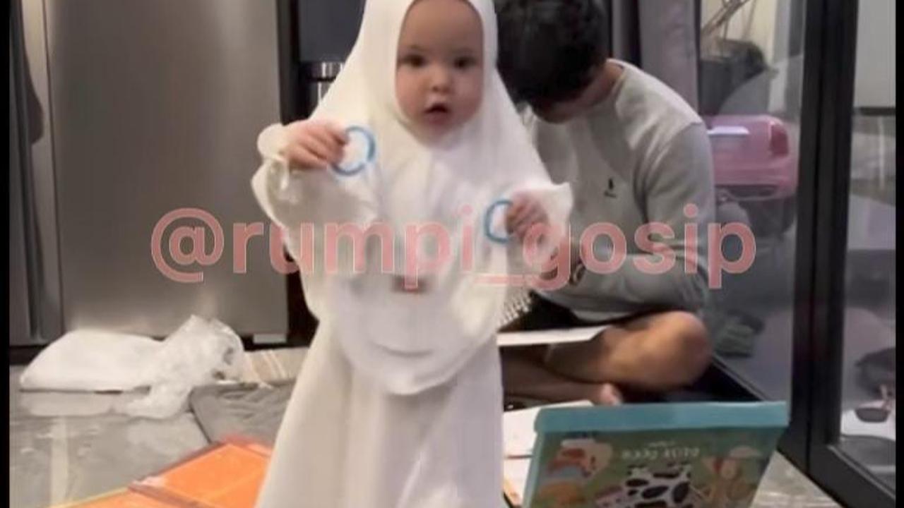 Potret Cantik Baby Kamari Anak Jennifer Coppen Anteng Kenakan Hijab, Disebut Ustazah Cilik Sampai Bidadari Papa Dali