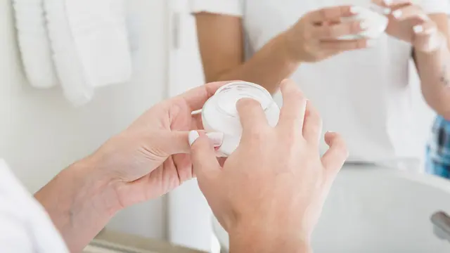 Kulit lebih rentan kering saat tidak memiliki kadar ceramide