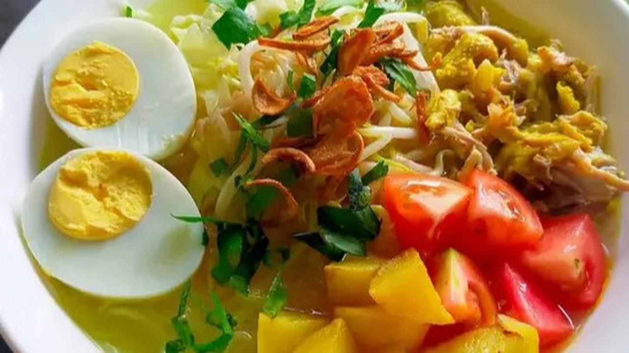 Soto Ayam Rumahan Biasa Jadi Lebih Seenak Warung Legendaris, Rahasianya Ada di Bumbu Ini!